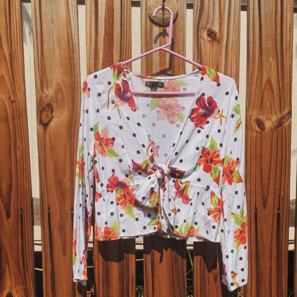 Iky and Me White Floral Polka Dot Tie Front Top M